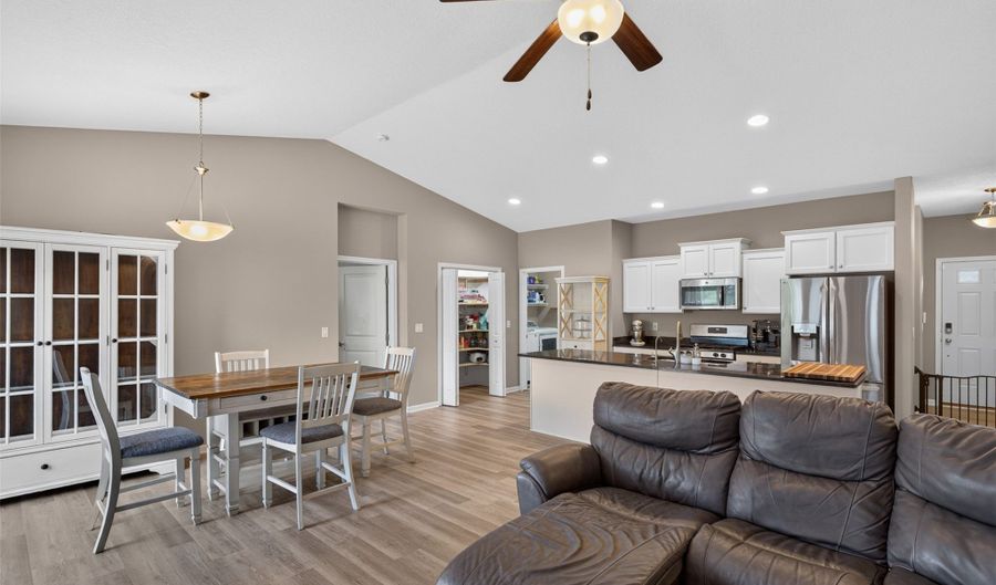 1617 12th St SE, Altoona, IA 50009 - 4 Beds, 3 Bath