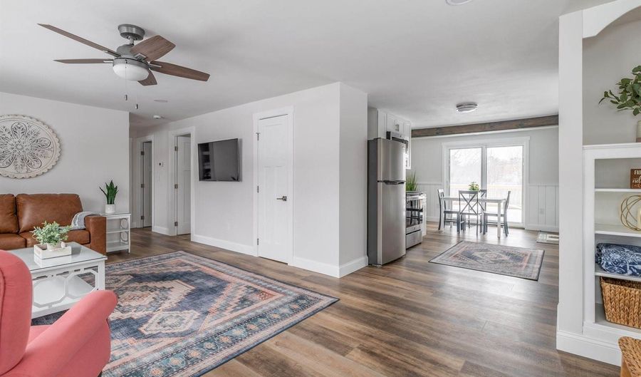 466 Essex St, Bangor, ME 04401 - 3 Beds, 1 Bath