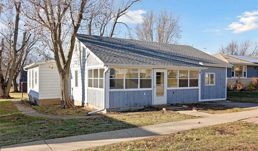 316 5th Ave, Clarence, IA 52216 - 4 Beds, 2 Bath