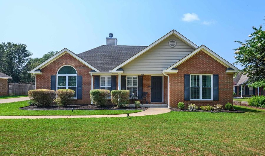 114 HORSESHOE Cir, Alabaster, AL 35007 - 3 Beds, 2 Bath