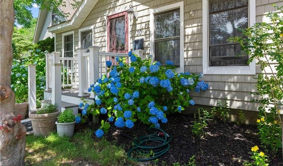 30 Loring Rd, Bristol, RI 02809 - 4 Beds, 3 Bath