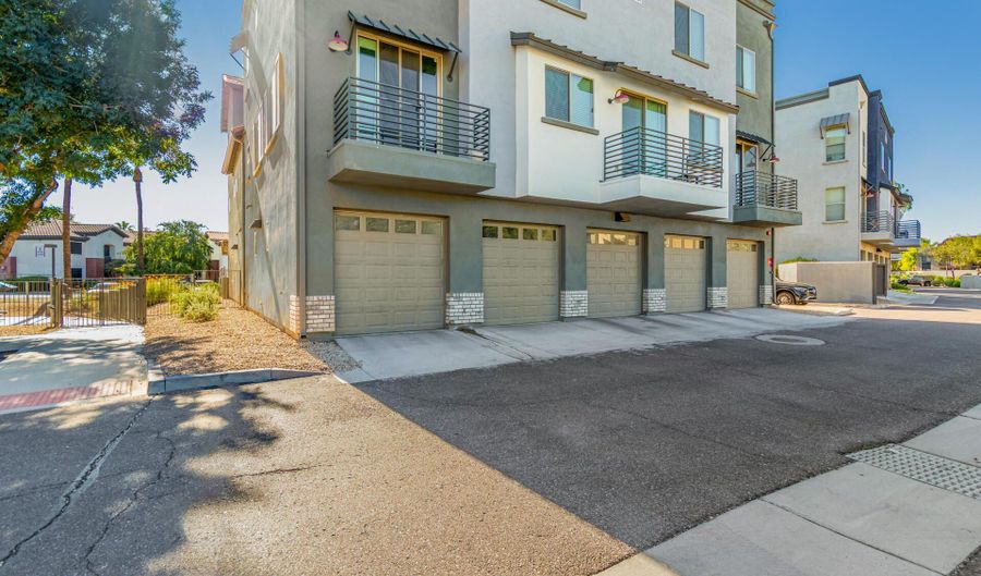 300 N GILA SPRINGS Blvd 144, Chandler, AZ 85226 - 4 Beds, 4 Bath