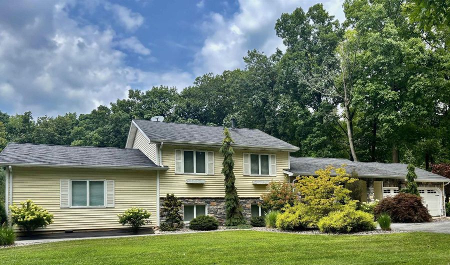 180 W 300 N, Angola, IN 46703 - 4 Beds, 3 Bath