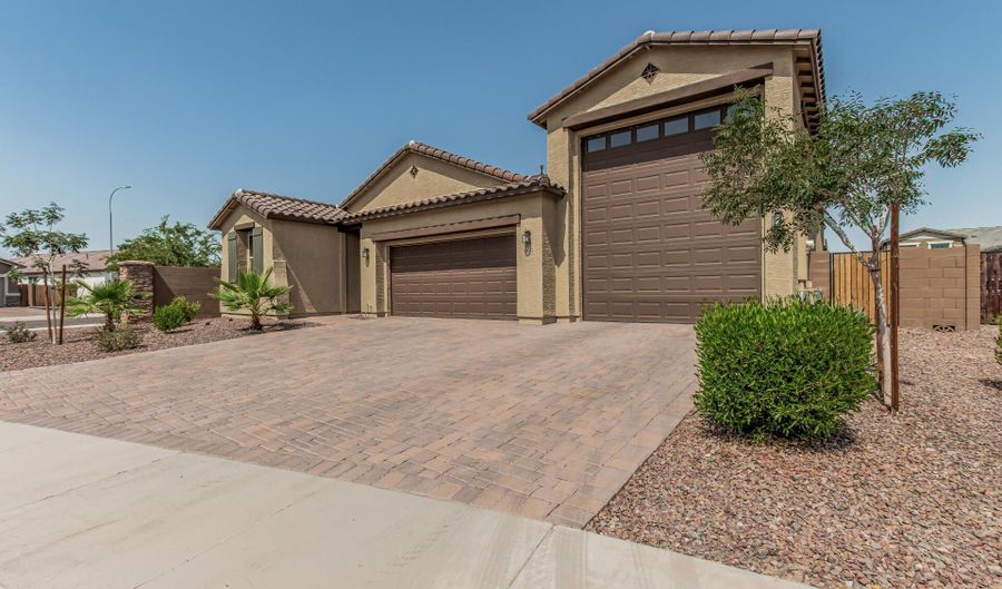 905 S 108TH Ave, Avondale, AZ 85323 - 3 Beds, 2 Bath
