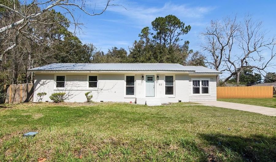 53 Bay Shore Dr, Apalachicola, FL 32320 - 3 Beds, 2 Bath