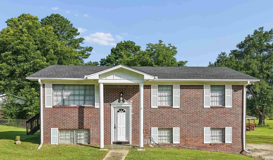 5800 LONGVIEW Dr, Adamsville, AL 35005 - 5 Beds, 2 Bath