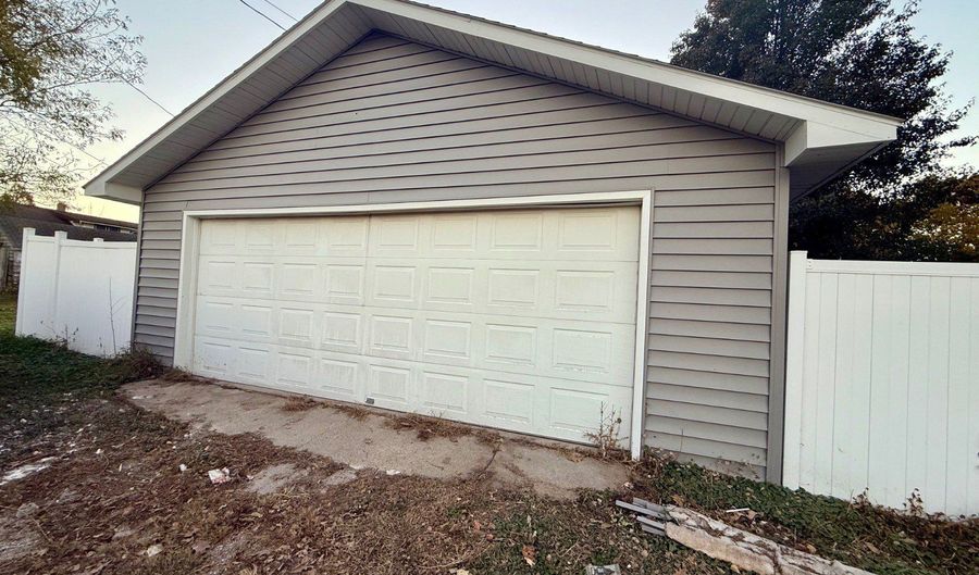 939 S 4th St, Albion, NE 68620 - 3 Beds, 2 Bath