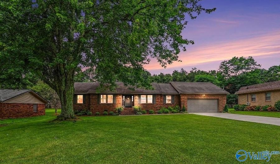 1404 Bains St, Albertville, AL 35950 - 5 Beds, 3 Bath