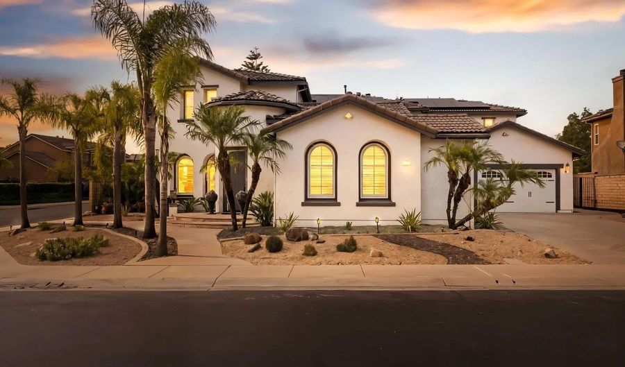 2337 Douglaston Gln, Escondido, CA 92026 - 6 Beds, 6 Bath