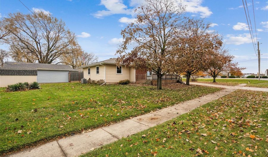 525 SW Westview Dr, Ankeny, IA 50023 - 3 Beds, 1 Bath