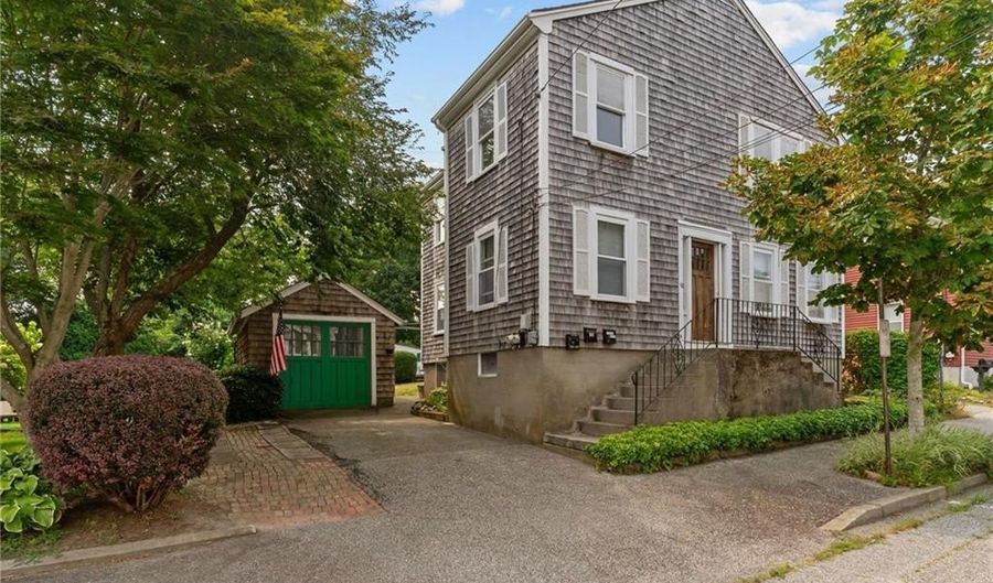 10 Prospect St, Bristol, RI 02809 - 3 Beds, 2 Bath