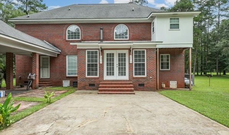 1013 Spring Hill Dr, Albany, GA 31721 - 5 Beds, 3 Bath