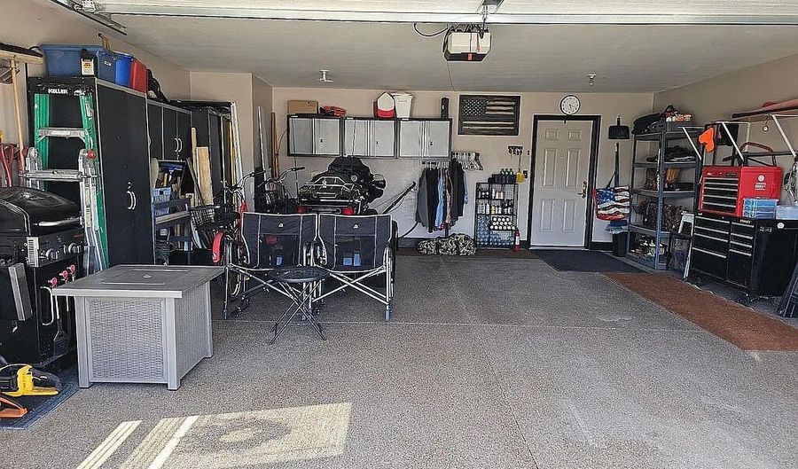 2008 NW 20th Ave, Aberdeen, SD 57401 - 2 Beds, 3 Bath
