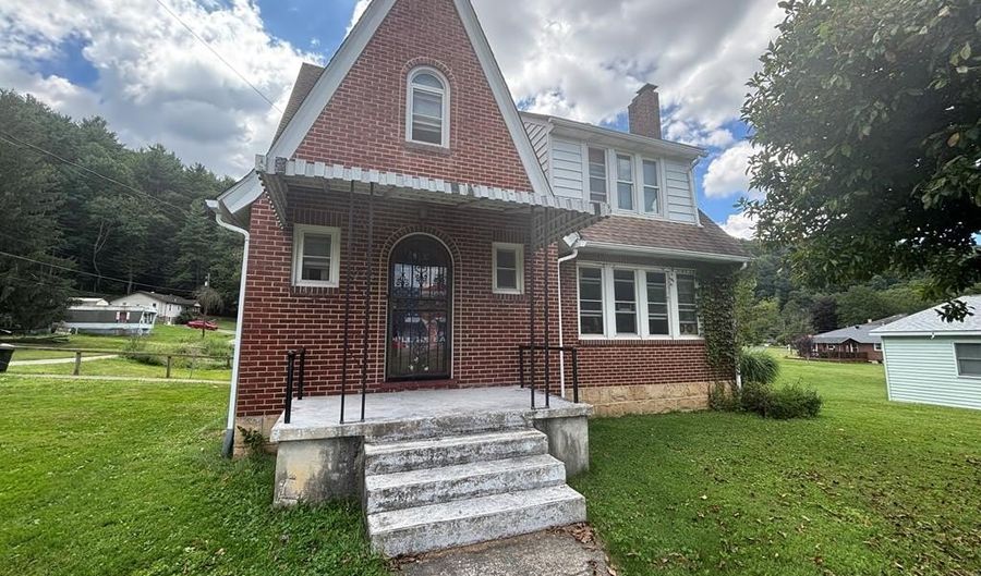 276 Blue Jay Dr, Beaver, WV 25813 - 3 Beds, 2 Bath