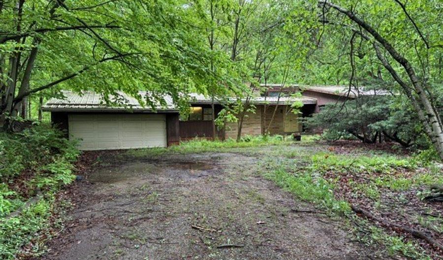 1727 W Woodhill Dr, Ashland, OH 44805 - 3 Beds, 2 Bath