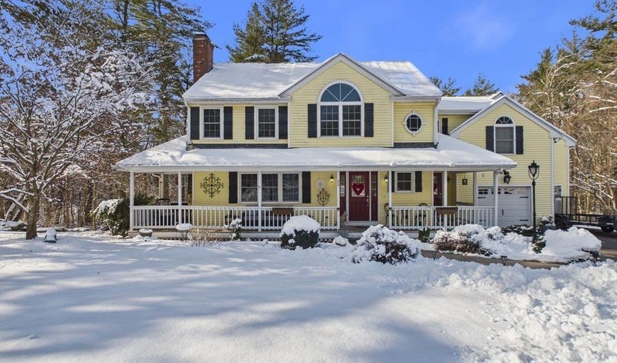 23 Elmwood Dr, Berkley, MA 02779 - 3 Beds, 2 Bath