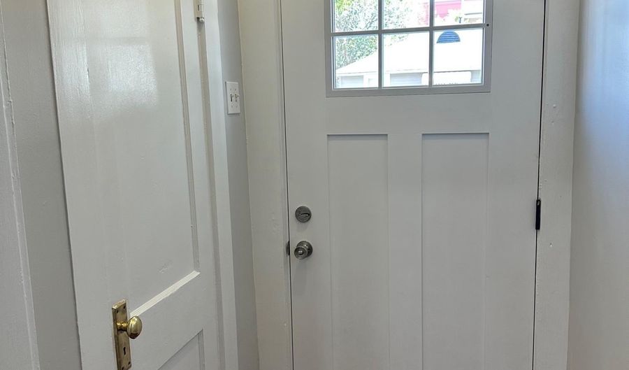 842 Geranium St #A, Baton Rouge, LA 70802 - 2 Beds, 1 Bath