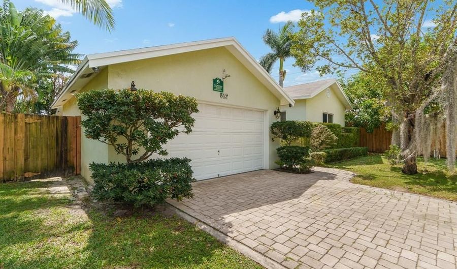 812 NW 26th St, Wilton Manors, FL 33311 - 2 Beds, 2 Bath