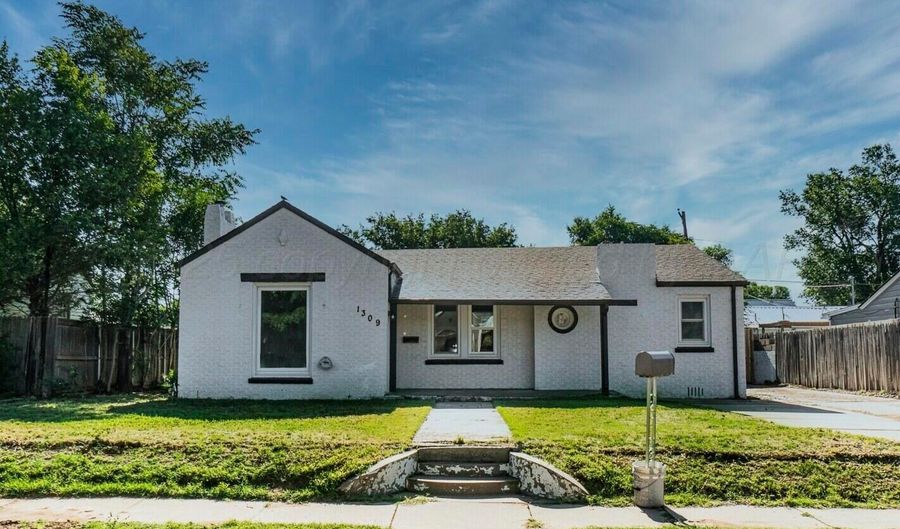 1309 BELLAIRE St, Amarillo, TX 79106 - 3 Beds, 2 Bath
