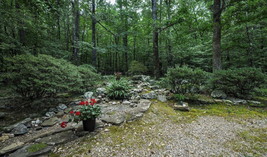 4 Tirar Ln, Hot Springs Village, AR 71909 - 3 Beds, 2 Bath