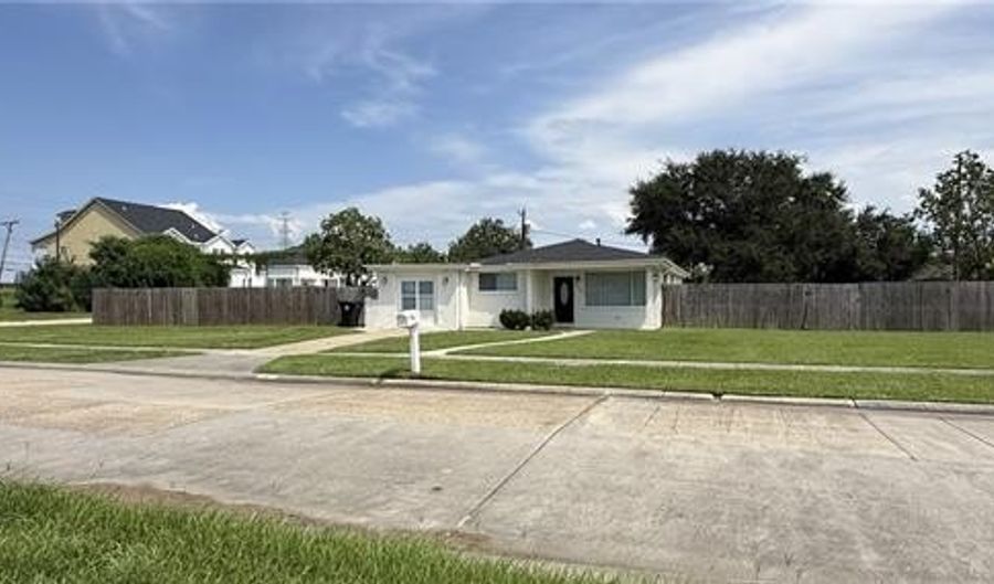 225 NUTRIA Dr, Arabi, LA 70032 - 3 Beds, 2 Bath