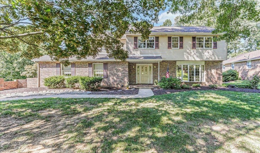 230 TREE TOP Ln, Hockessin, DE 19707 - 5 Beds, 3 Bath