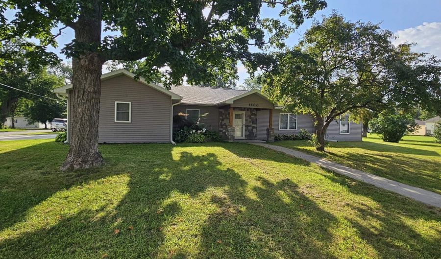 1600 S Main St, Albia, IA 52531 - 4 Beds, 3 Bath