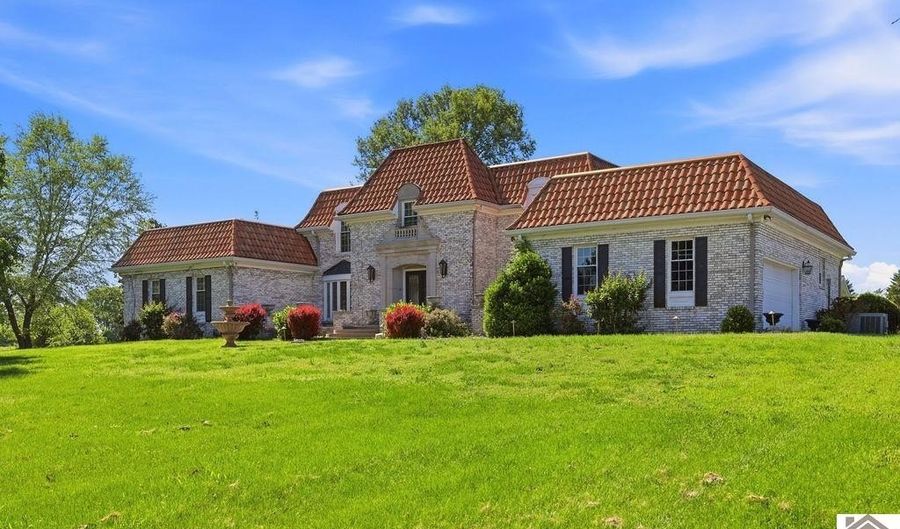 1890 US Hwy 62, Bardwell, KY 42023 - 5 Beds, 5 Bath