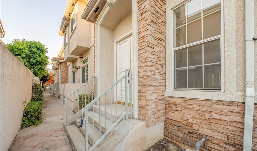 22 Fano St D, Arcadia, CA 91006 - 5 Beds, 4 Bath