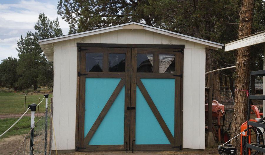 64925 Valeview Dr, Bend, OR 97703 - 3 Beds, 2 Bath