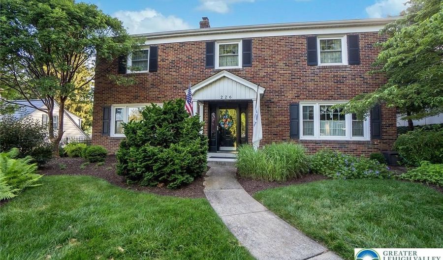 226 N 27 Th St, Allentown, PA 18104 - 3 Beds, 3 Bath