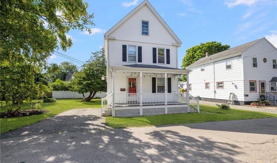 9 Cummings Rd, Newport, RI 02840 - 3 Beds, 2 Bath