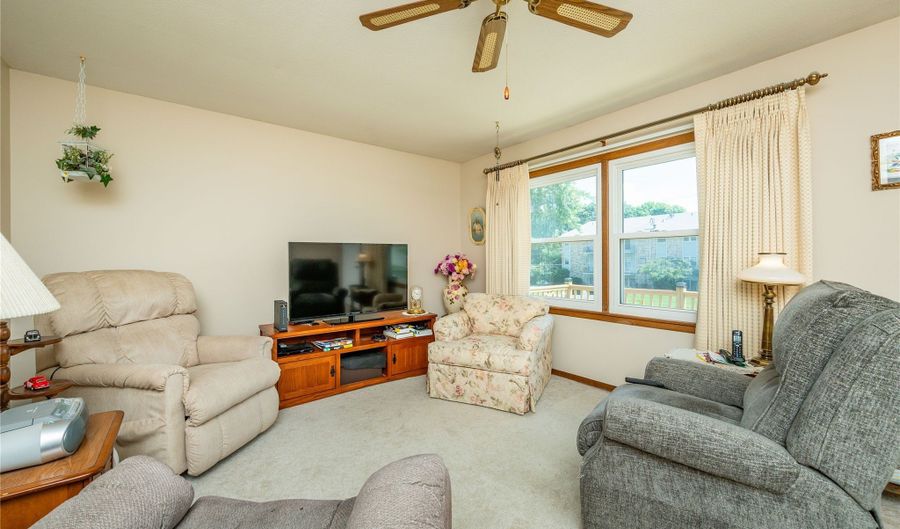 1107 4th St SW, Altoona, IA 50009 - 3 Beds, 1 Bath