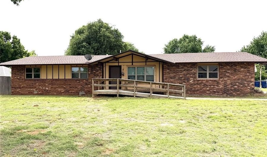 1319 Manchester Dr, Anadarko, OK 73005 - 3 Beds, 2 Bath
