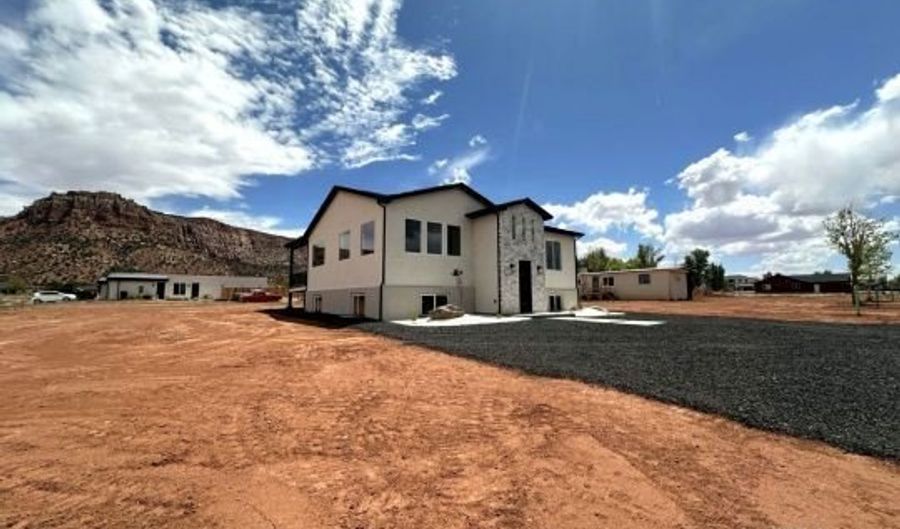 520 S Pioneer St, Colorado City, AZ 86021 - 5 Beds, 3 Bath