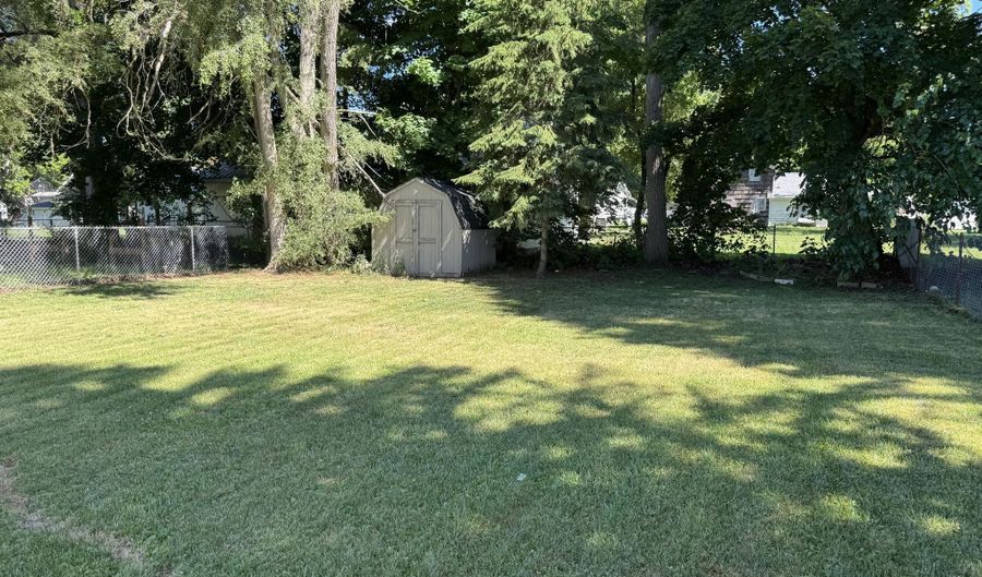 1214 Sherman St, Adrian, MI 49221 - 3 Beds, 1 Bath