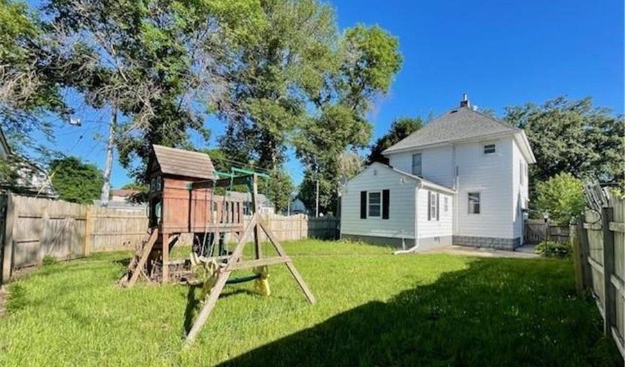 811 5th Ave NW, Austin, MN 55912 - 4 Beds, 2 Bath