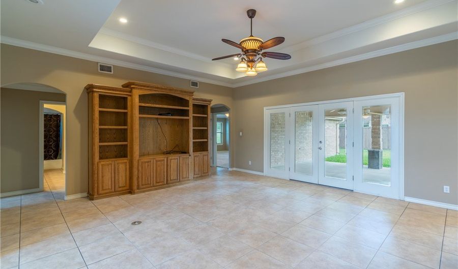 1904 Santa Rosa Dr, Alice, TX 78332 - 4 Beds, 3 Bath