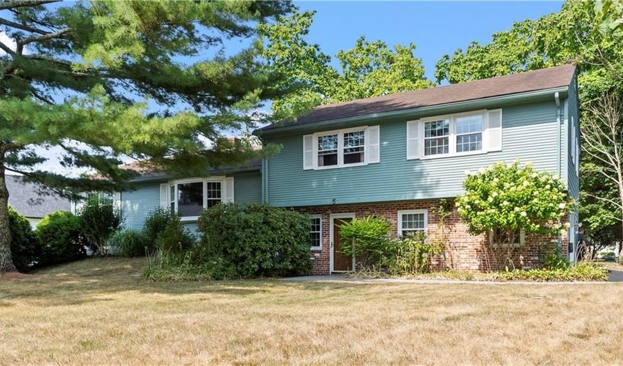 5 Fishing Cove Rd, North Kingstown, RI 02852 - 4 Beds, 3 Bath