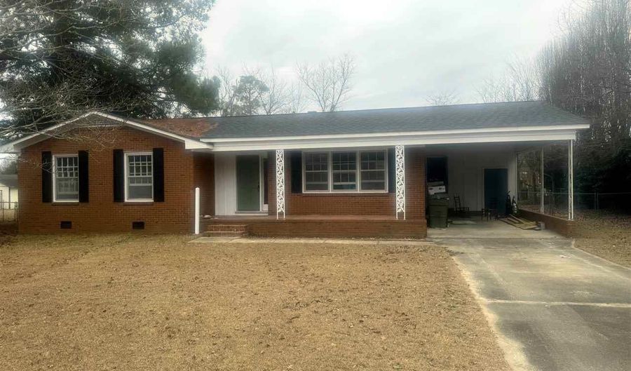 309 Palmetto St, Bennettsville, SC 29512 - 3 Beds, 2 Bath