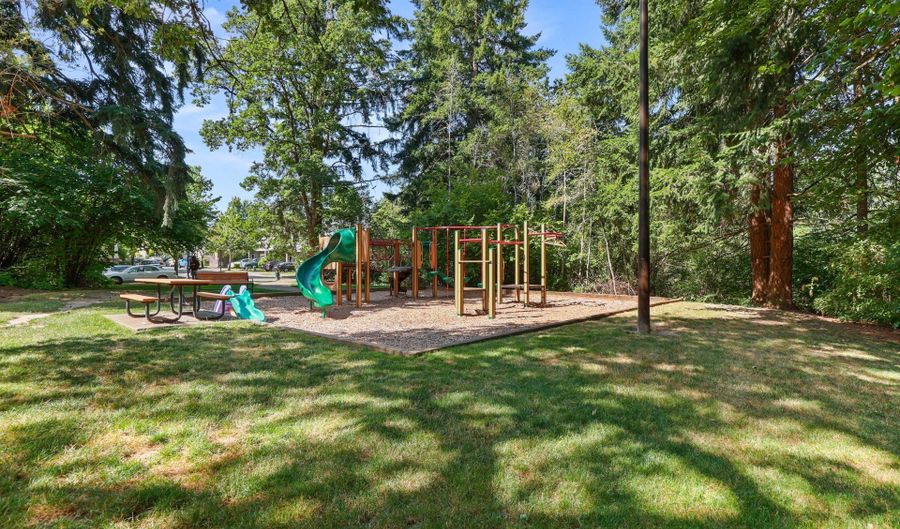 2345 NW OAK KNOLL Pl, Beaverton, OR 97006 - 3 Beds, 3 Bath