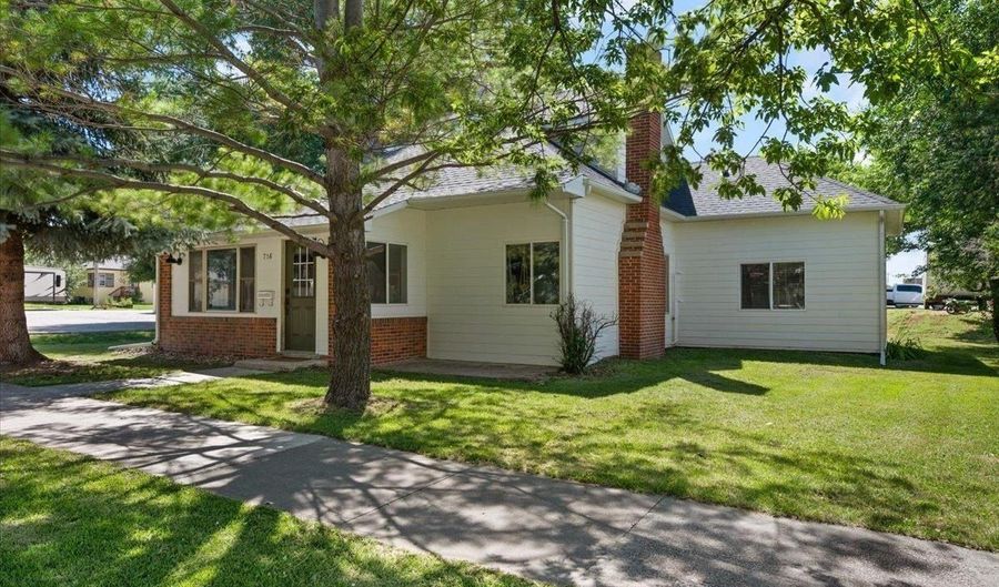 716 8th Ave, Belle Fourche, SD 57717 - 3 Beds, 2 Bath