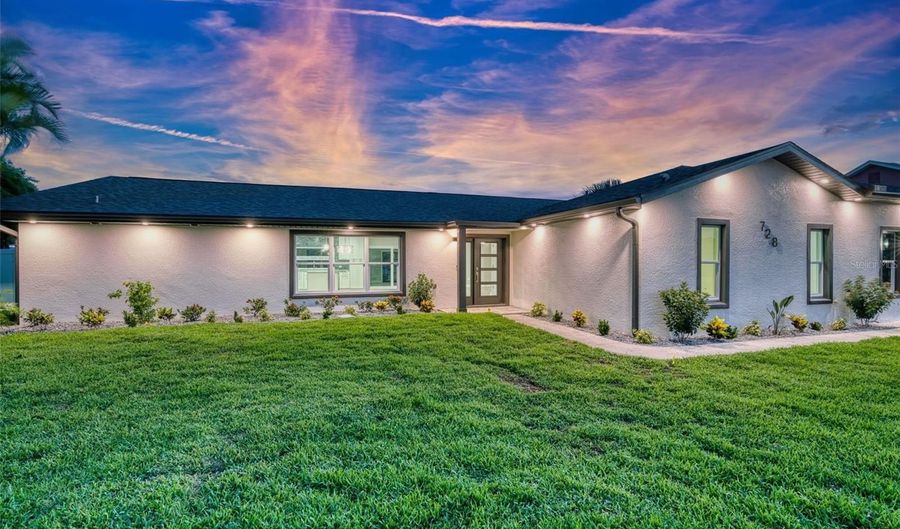 728 SPANISH MAIN Dr, Apollo Beach, FL 33572 - 4 Beds, 3 Bath