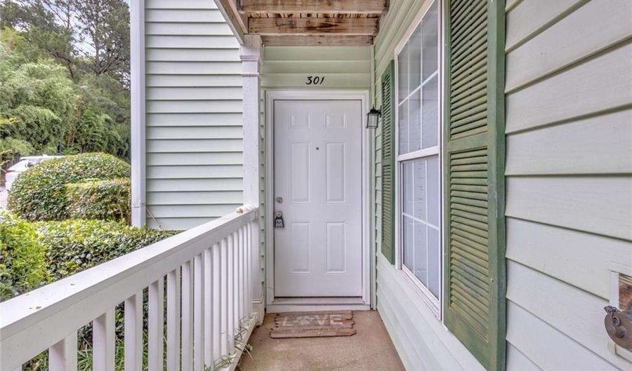 301 Cobblestone Trl, Avondale Estates, GA 30002 - 2 Beds, 2 Bath