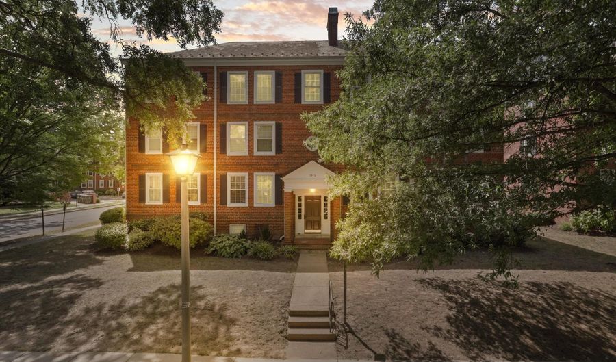 2942 S COLUMBUS St A1, Arlington, VA 22206 - 2 Beds, 2 Bath