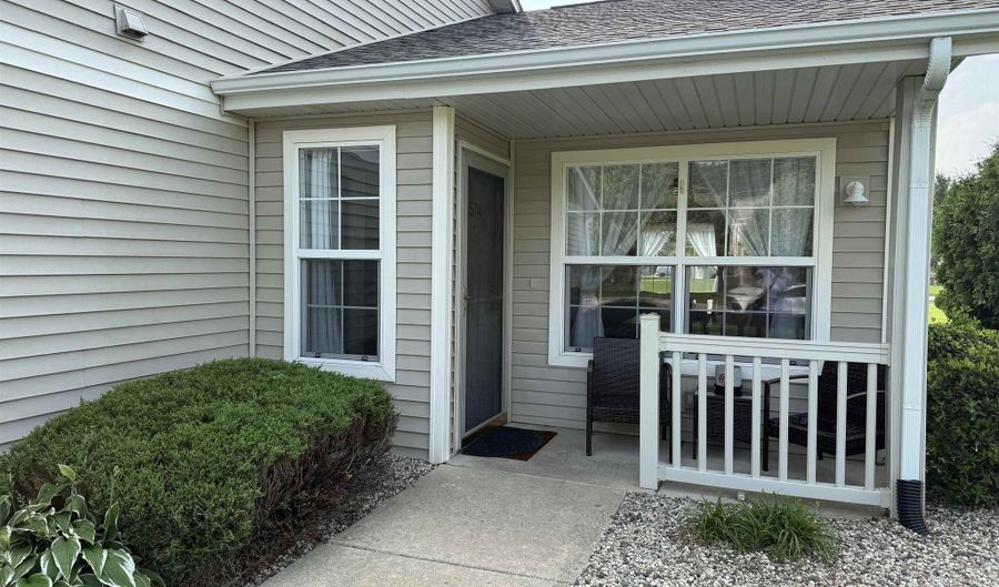 2574 Edgewood Dr, Beloit, WI 53511 - 2 Beds, 2 Bath
