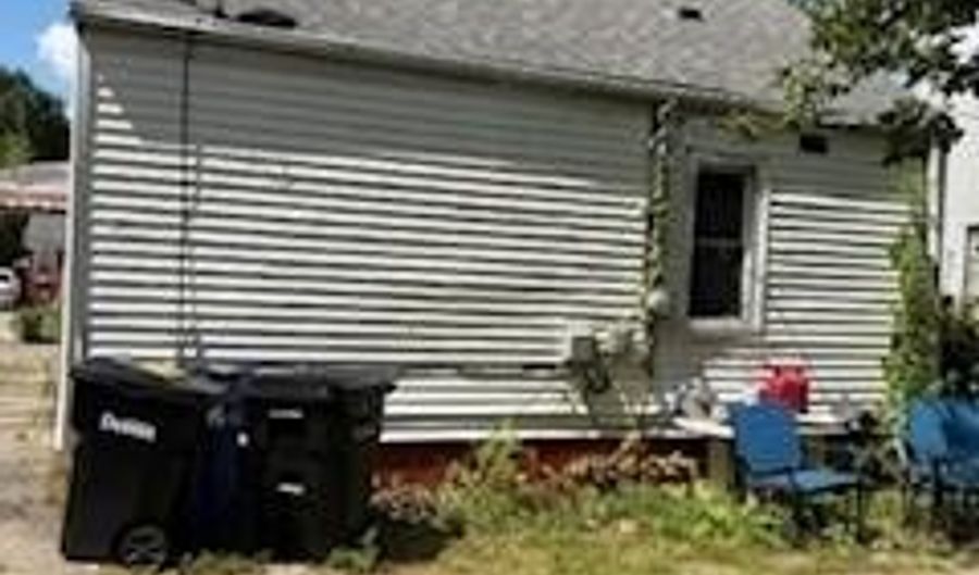 7376 WESTWOOD St, Detroit, MI 48228 - 3 Beds, 1 Bath