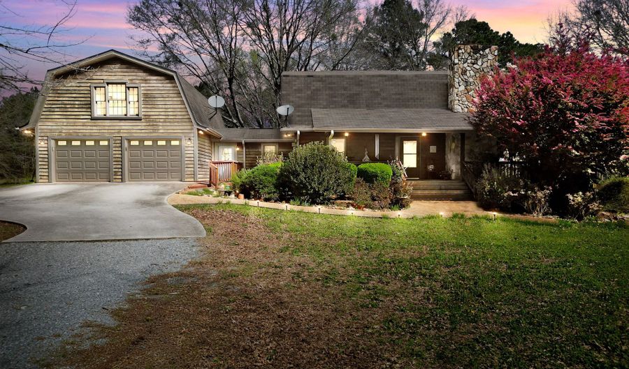 330 Country Kitchen Rd, Barnesville, GA 30204 - 3 Beds, 4 Bath