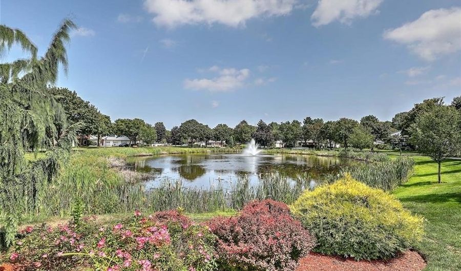 583 Pocasset Ct, Warwick, RI 02886 - 2 Beds, 2 Bath