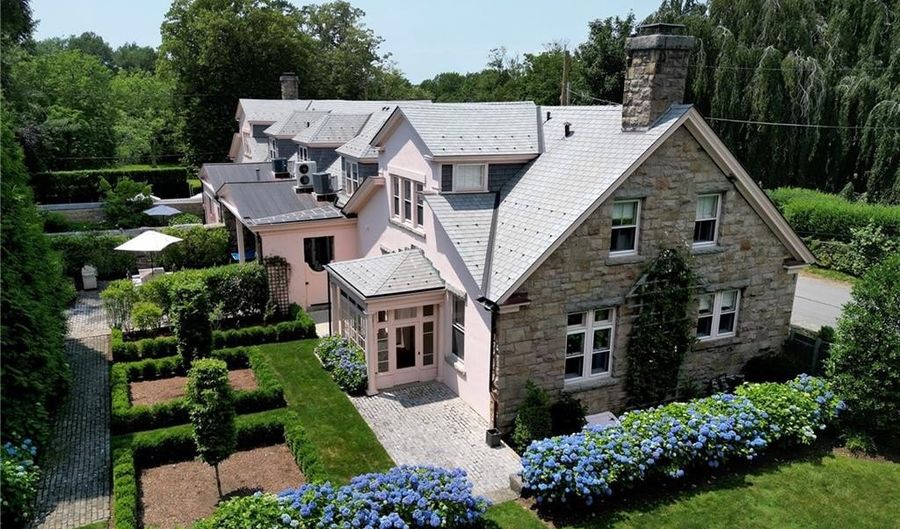 2 Hazard Ave, Newport, RI 02840 - 13 Beds, 11 Bath